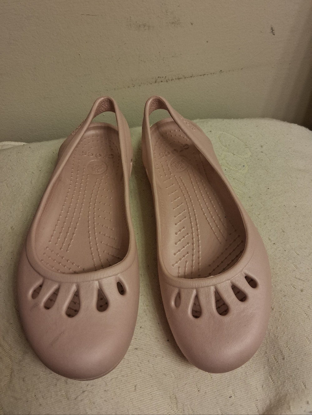Crocs Women’s Blush Slip-On Ballet Flats Light Pink Size 9